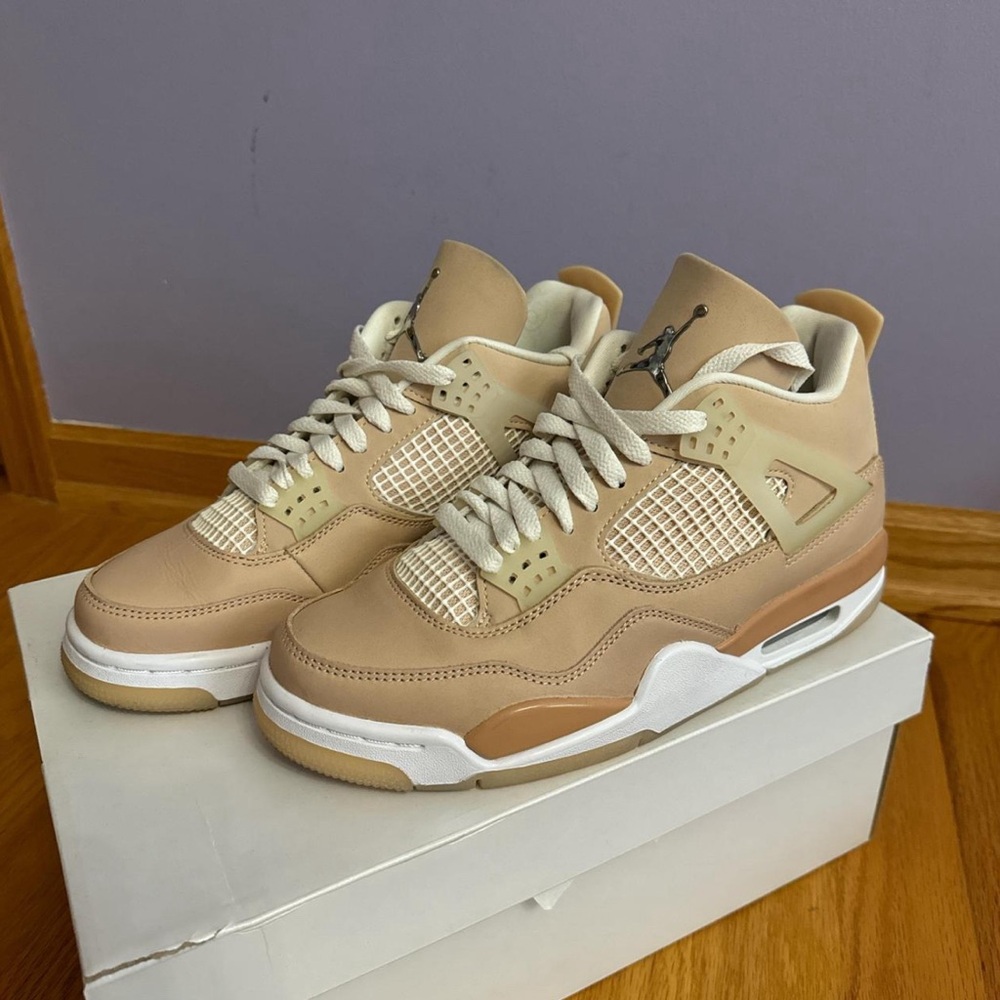Women’s Air Jordan Retro 4s